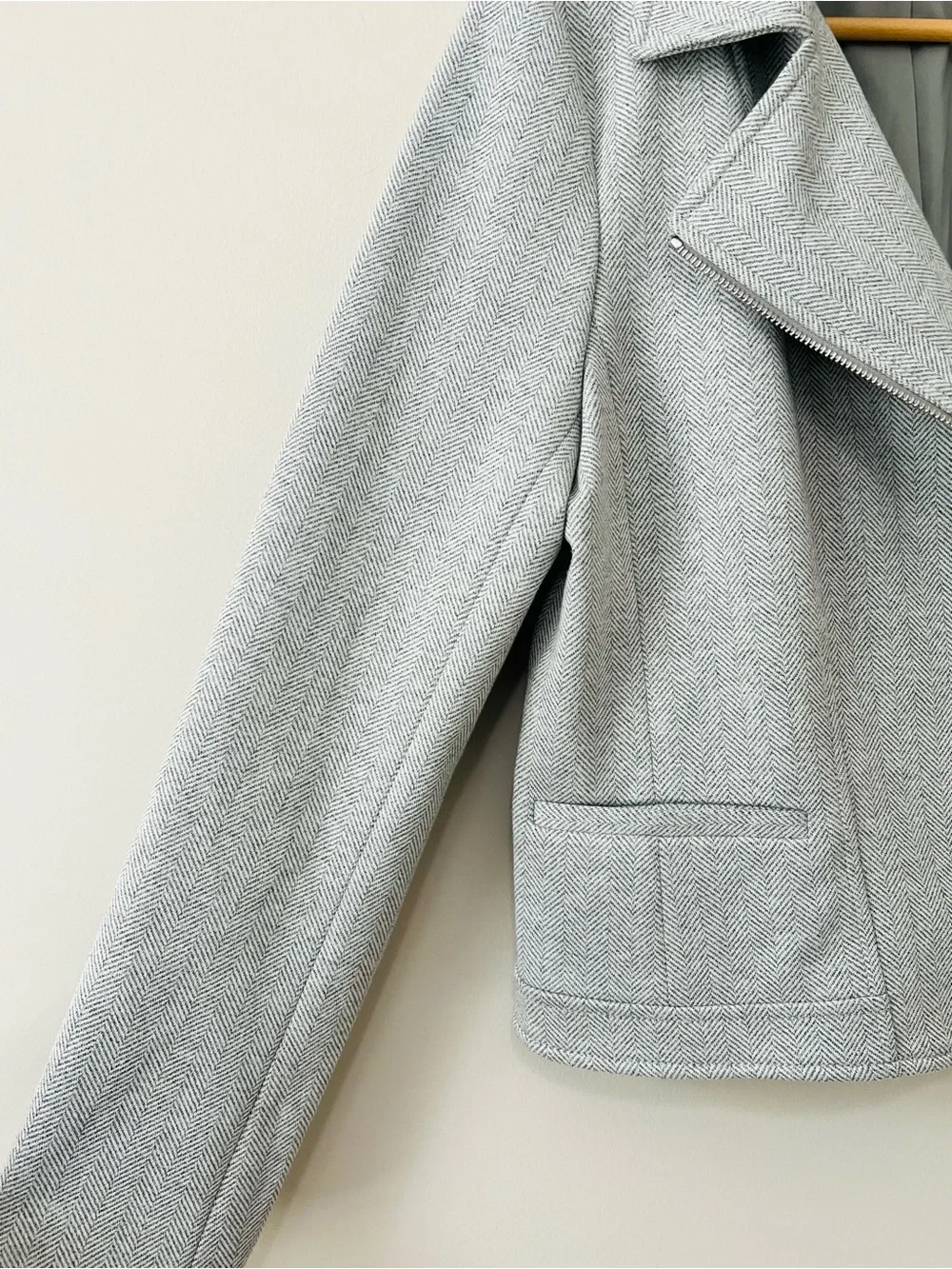 Ann Taylor Grey Herringbone Knit Moto Jacket Size M Transitional corporate Chic
